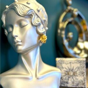 DIOR Vintage clip on earrings (missing 2 pearls)